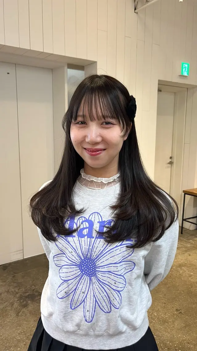 ロング フカミ マナカのヘアスタイル