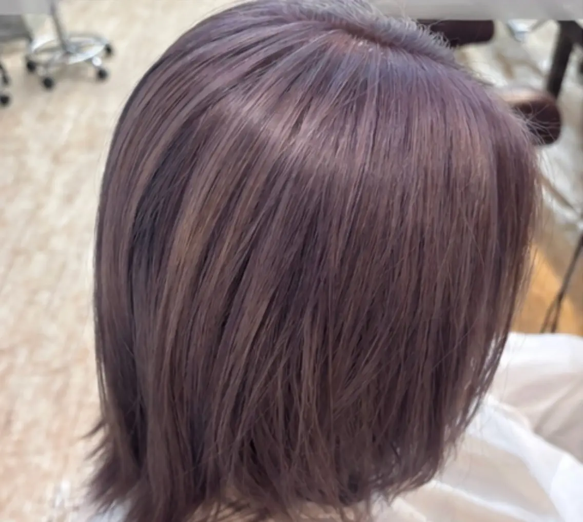 カラー 岡本 大吉のヘアスタイル