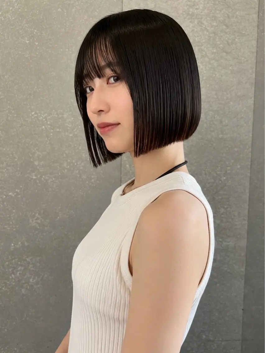 ショート 切りっぱなしボブ ボブ 髪質改善 縮毛矯正 カット 縮毛矯正 トリートメント ヘアセット 縮毛矯正× ダブルカラー/三ツ木のヘアスタイル