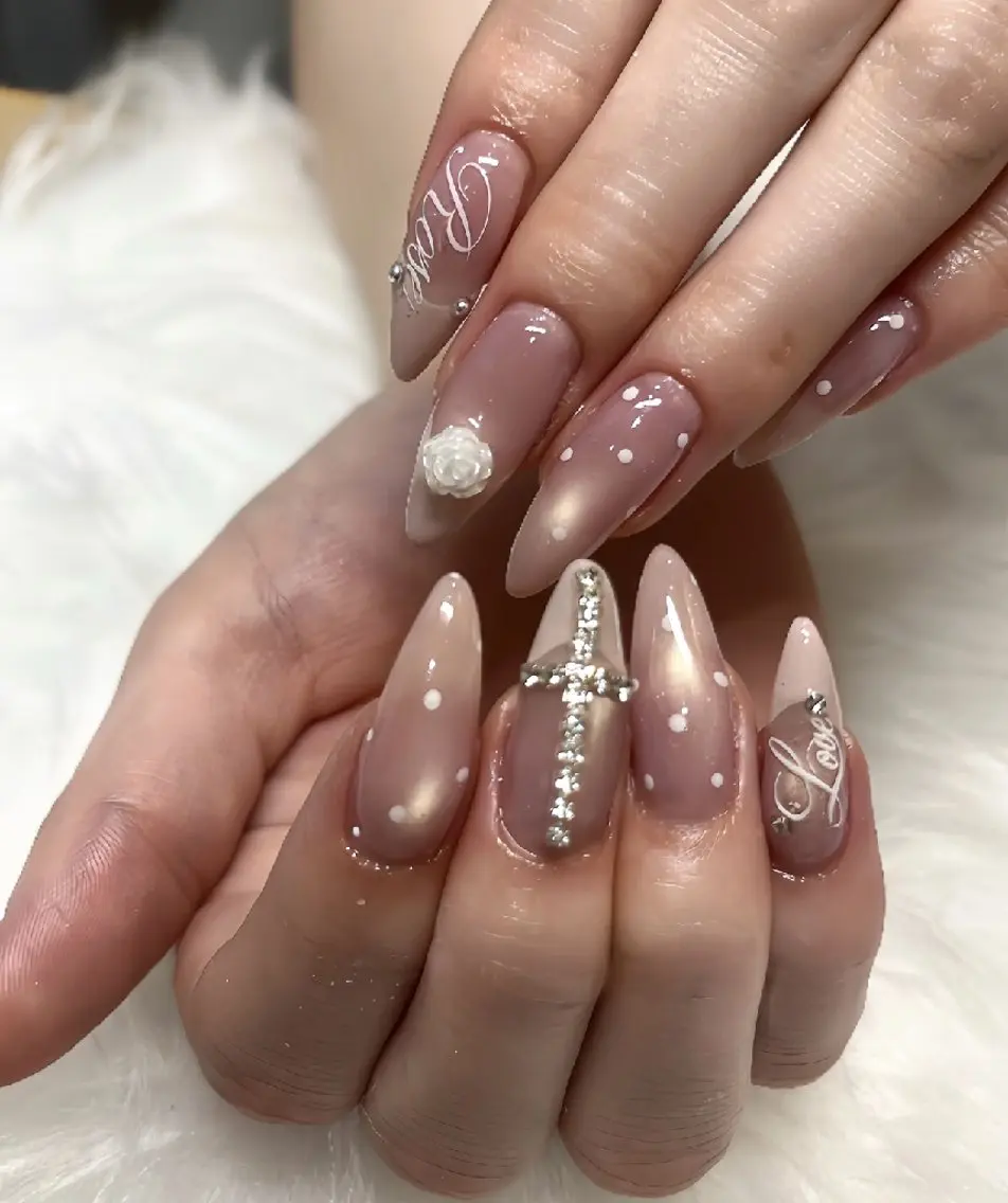 ネイル 長さ出し フレンチネイル 韓国ネイル マグネットネイル 持ち込み ハンドネイル LABEL TAKARAのネイルデザイン