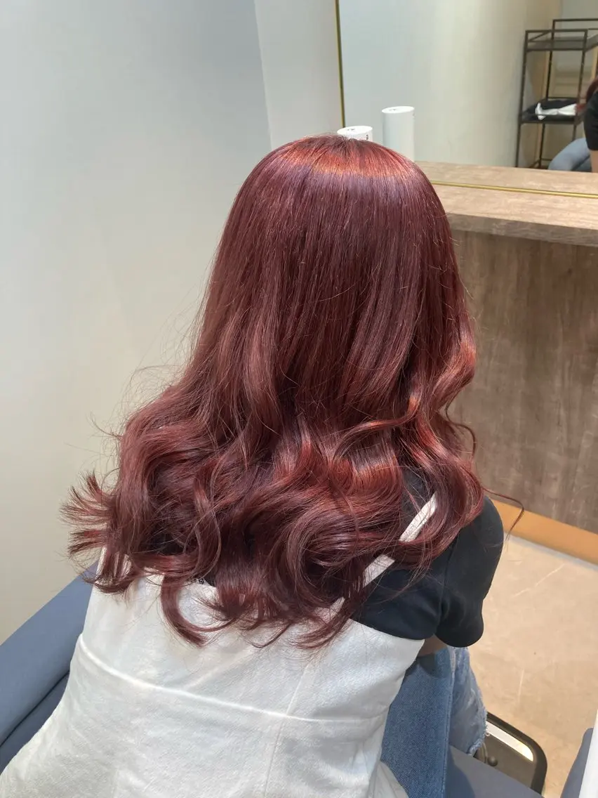 ロング カラー ブリーチ ブラウンカラー ピンクカラー ピンクブラウン ヘアカラー ピンクカラー🎀 米津 美佑のヘアスタイル