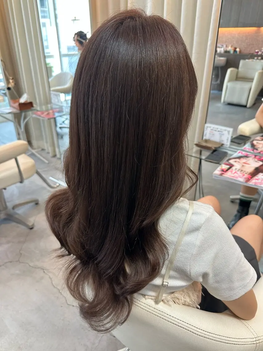 ロング ヘアカラー アダチ ホノカのヘアスタイル