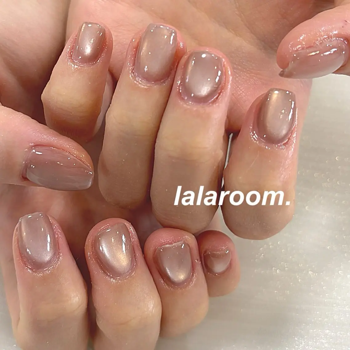ネイル キラキラネイル マグネットネイル オフィスネイル ワンカラーネイル シンプルネイル ハンドネイル lala room.のネイルデザイン