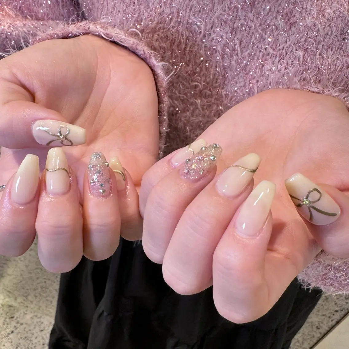 ネイル リボン RIEKO🍒 ワンホン♡推しネイルのネイルデザイン