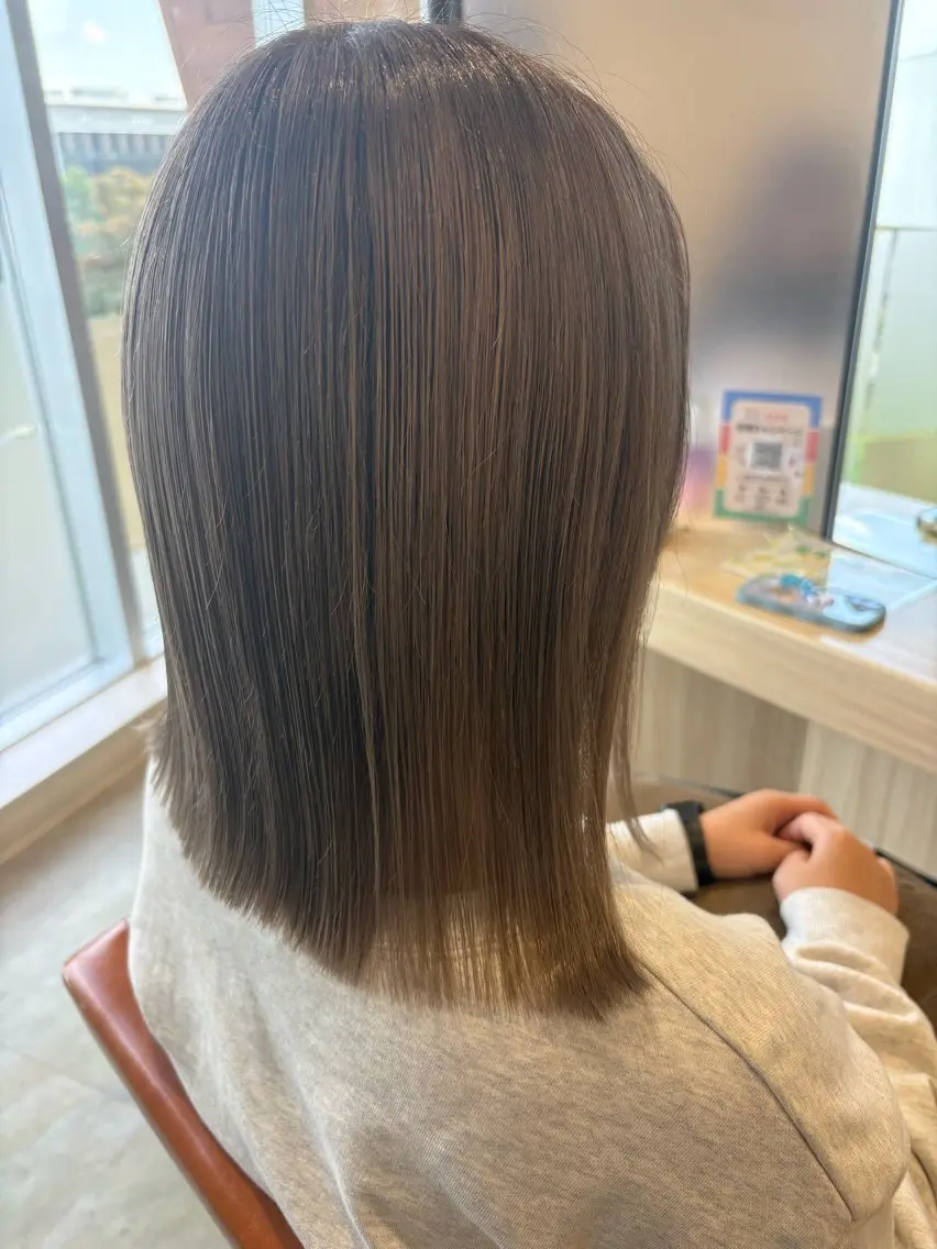 ミディアム タナサワ ナツミのヘアスタイル