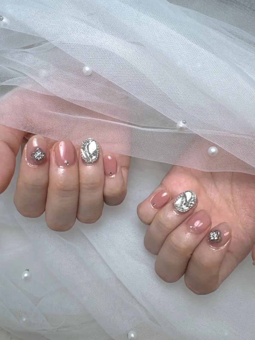 ネイル フットネイル フレンチネイル ガラスフレンチ キラキラネイル 韓国ネイル ハンドネイル Queeens nailのネイルデザイン