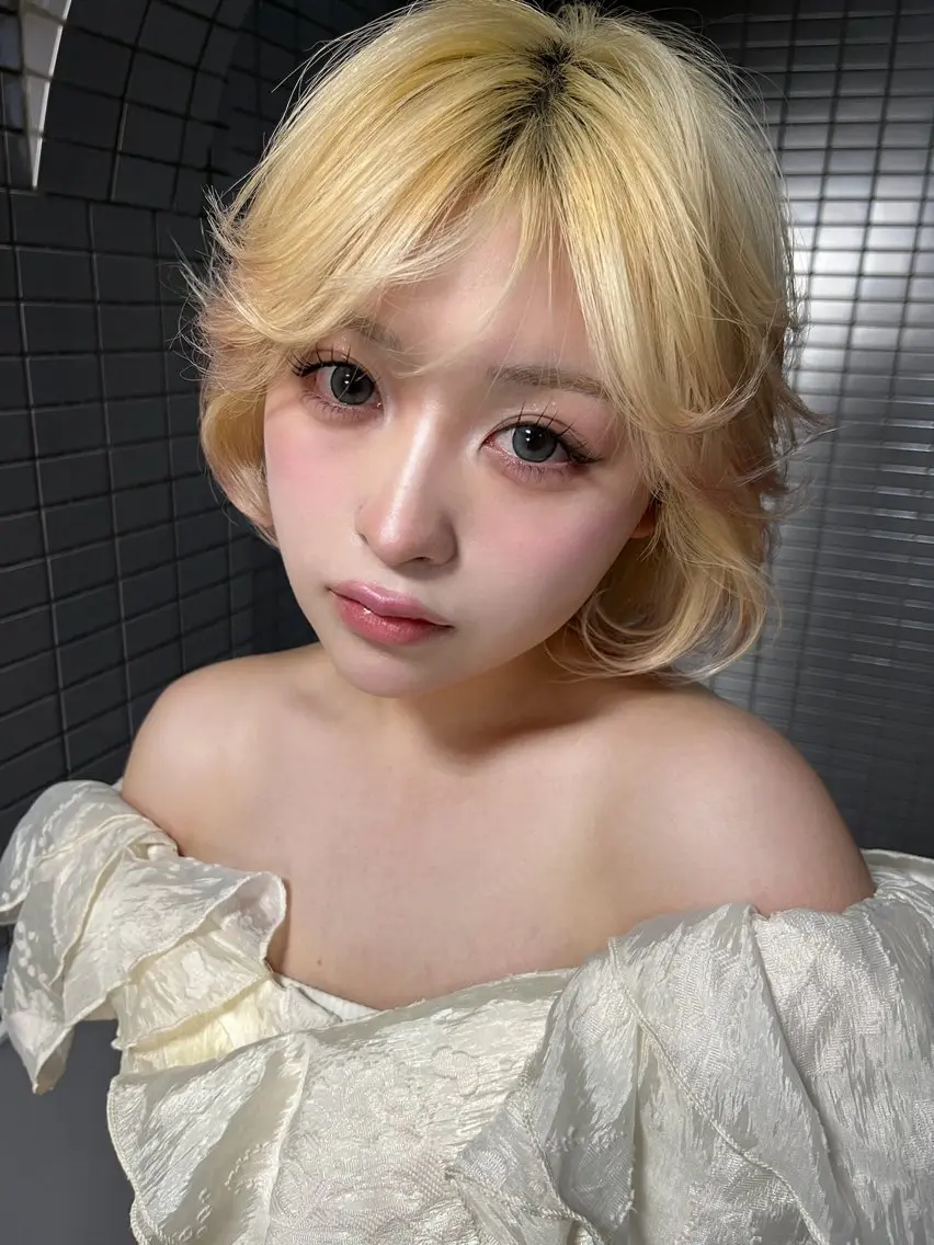 カラー アッシュ ベージュカラー 黒髪 ブリーチ ブルーカラー 盛れる顔周り✨韓国式 レイヤーkanatoのヘアスタイル