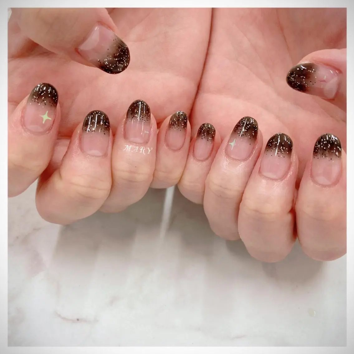 ネイル グラデーション ホログラムネイル キラキラネイル ラメ(グリッター) ニュアンスネイル ハンドネイル Mary nail .narumiのネイルデザイン