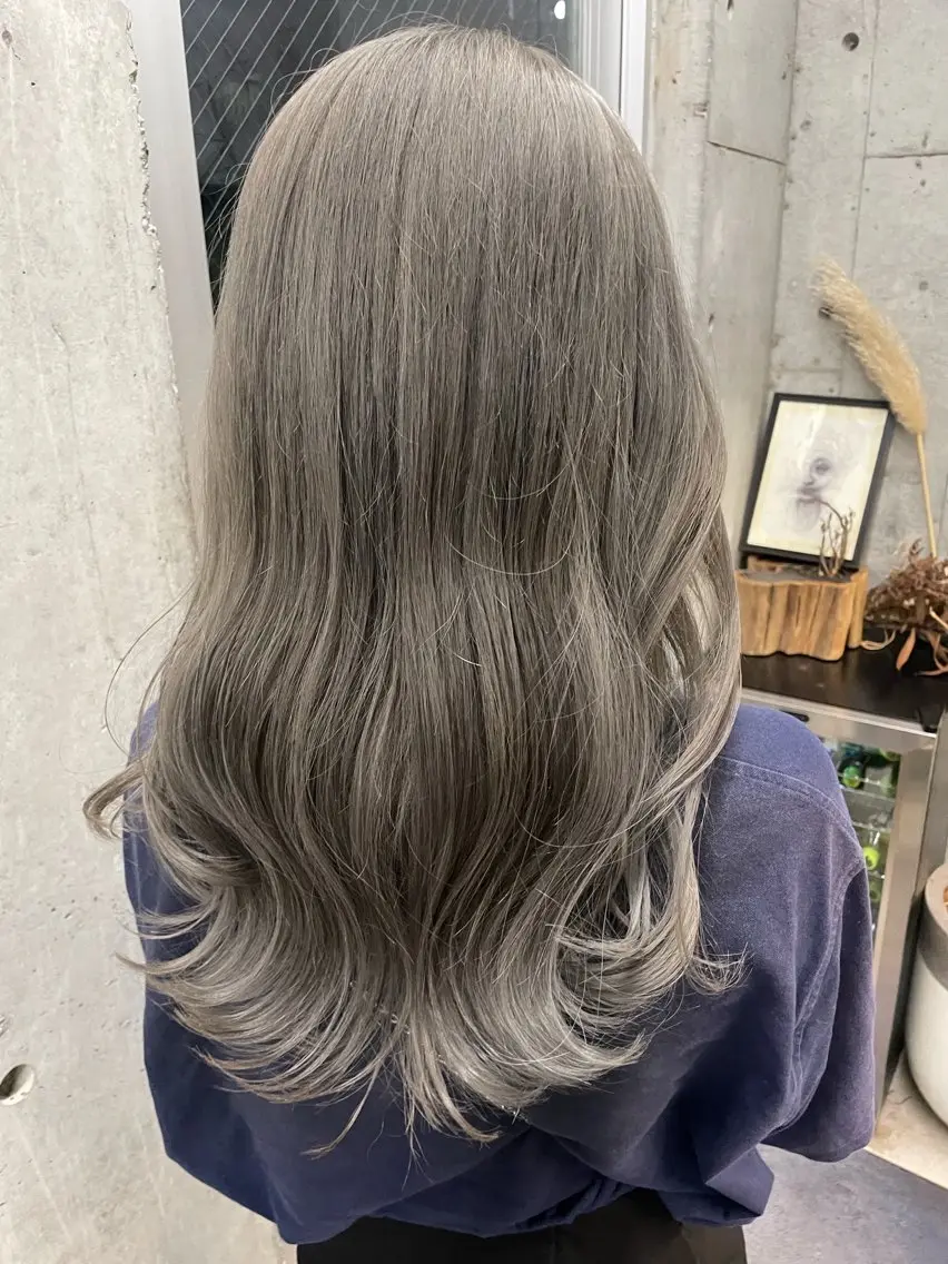 セミロング カラー インナーカラー 推し ブリーチ  髪質改善のヘアスタイル