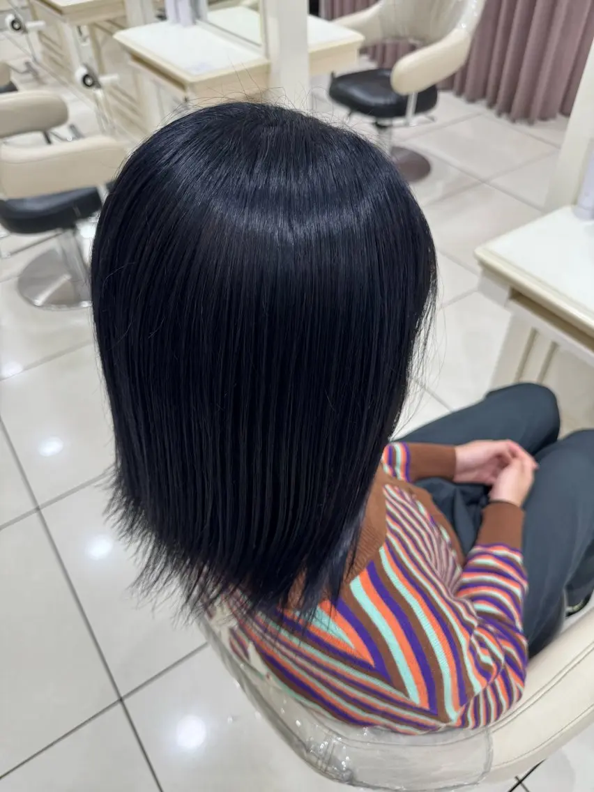 カラー 黒髪 ブリーチ ブルーカラー ブルーブラック 新井 俊輔のヘアスタイル