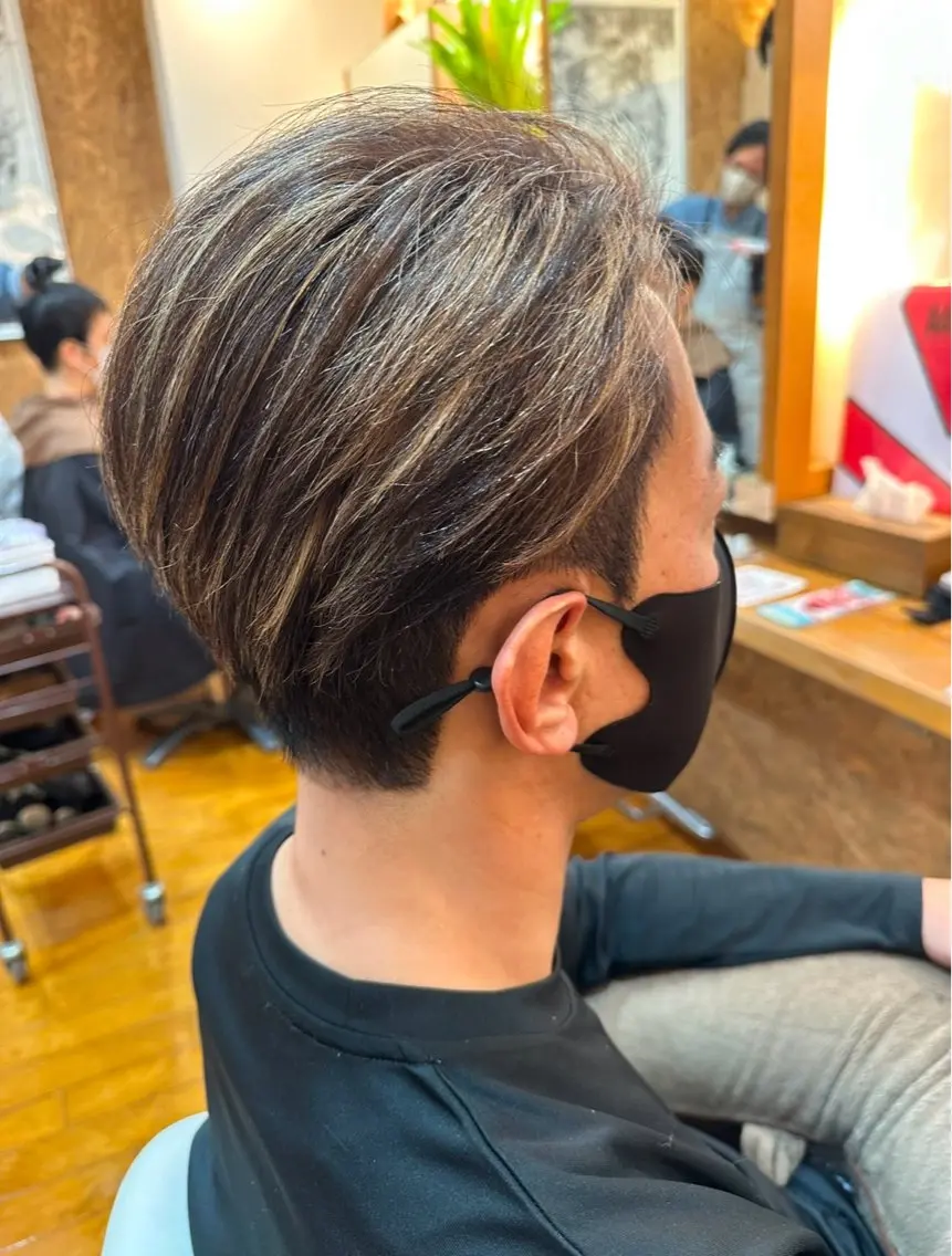 メンズ メンズブリーチ メンズハイライト カット ヘアカラー 伊藤 聖也のヘアスタイル