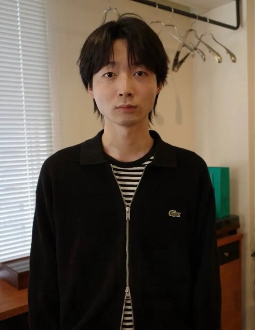 パーマ メンズ メンズブリーチ センターパート メンズハイトーン カルマパーマ メンズ韓国風 カット 似合わせメンズカット ブリーチ/ウルフ/栄のヘアスタイル