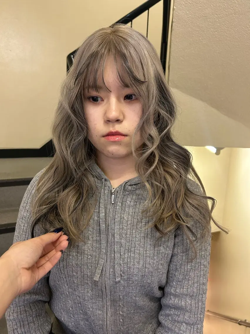 ロング カラー ヘアアレンジ ベージュカラー ブリーチ デザインカラー ダブルカラー グレージュ ヘアカラー ☕️結【suii.】 ボブ/ヘアセット☕️のヘアスタイル
