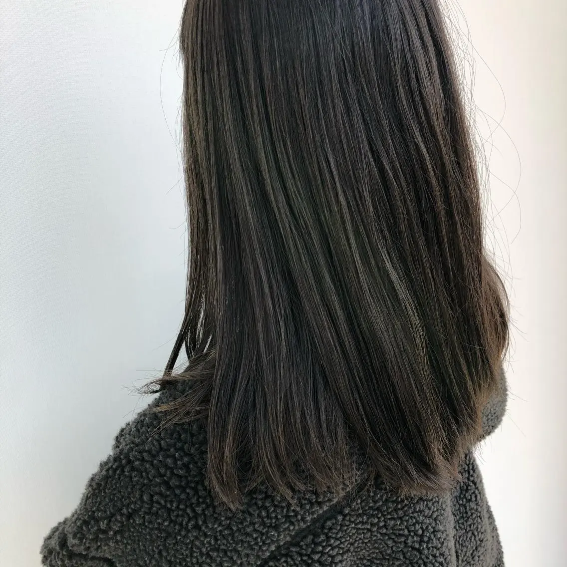 セミロング カラー ブリーチ グレージュ ブリーチなしカラー トリートメント ナカタケ ユウのヘアスタイル