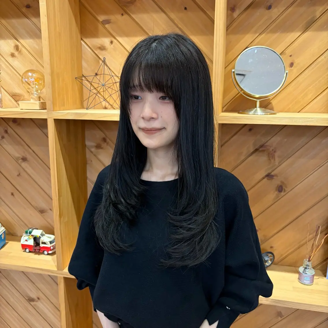 セミロング くびれヘア レイヤーカット 小顔カット カット ヘアカラー トリートメント 中野 莉子のマツエク・マツパデザイン