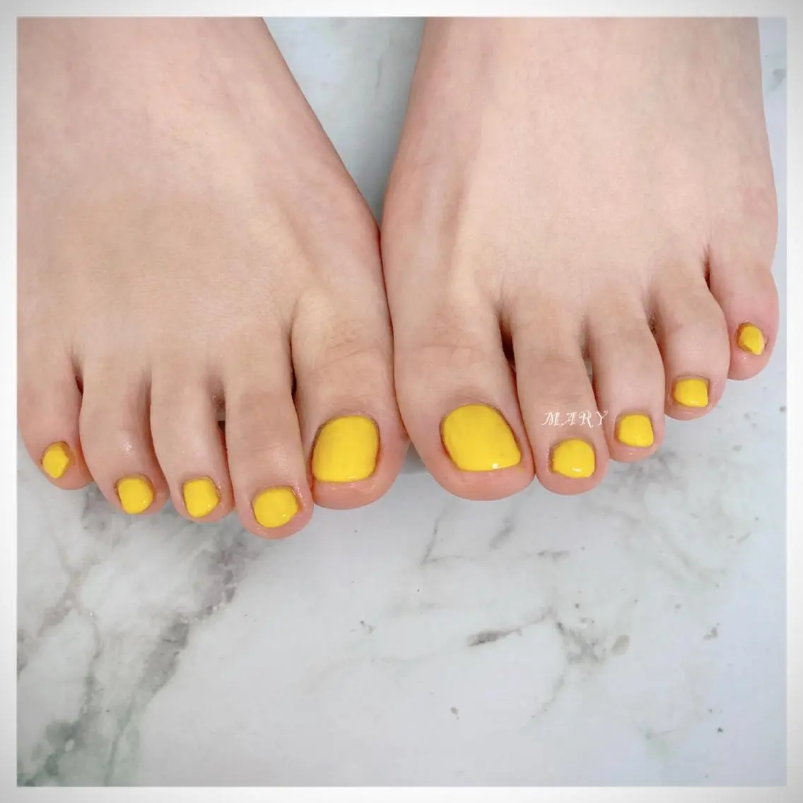 ネイル フットネイル ニュアンスネイル ワンカラーネイル 春ネイル 黄色 フットネイル Mary nail .narumiのネイルデザイン