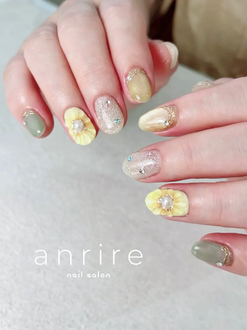 ネイル フラッシュネイル フラワーネイル ジェルネイル グリーン キラキラネイル nailsalon anrireのネイルデザイン