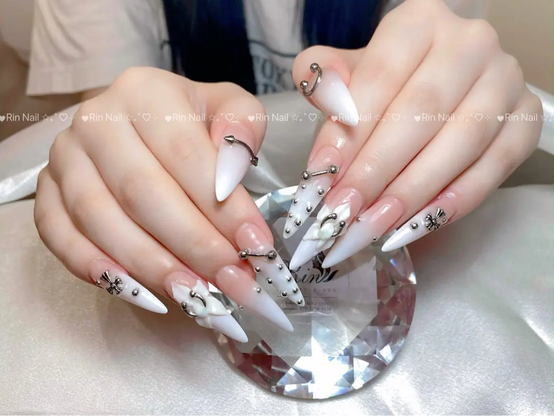 ネイル ブルー フラッシュネイル フラワーネイル ホログラムネイル キラキラネイル ハンドネイル Rin Nail 新大久保店のネイルデザイン