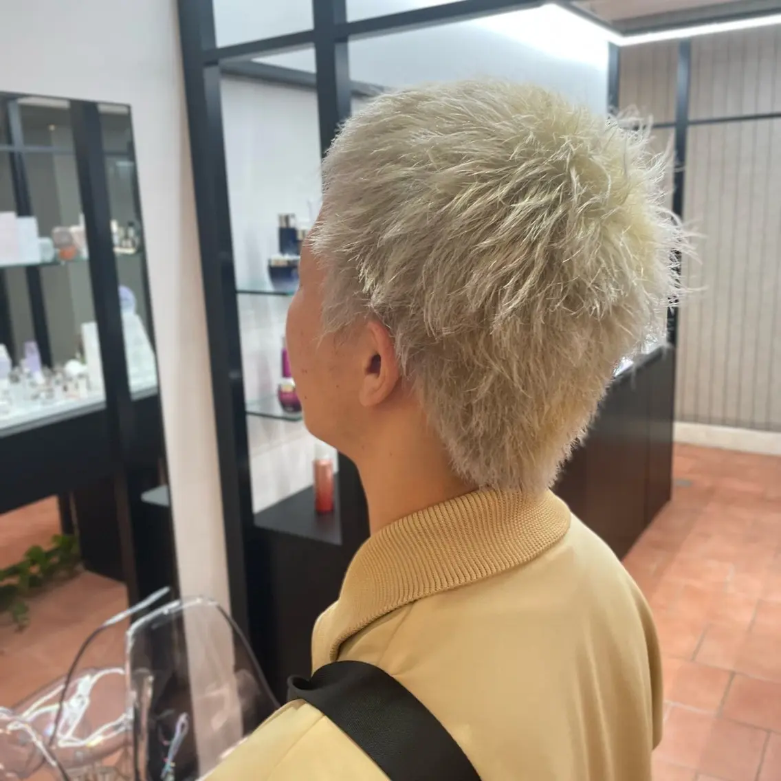 ショート メンズ ヘアカラー トリートメント ⭐️韓国ブリーチ 顔周りカット⭐️のヘアスタイル