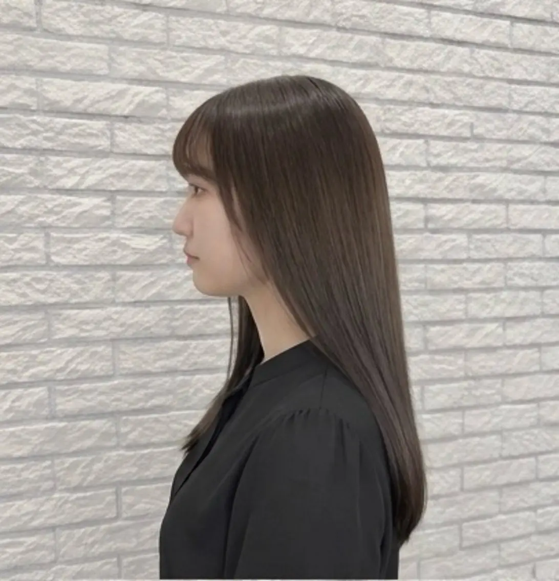 ロング 透明感カラー特化若山 結愛のヘアスタイル