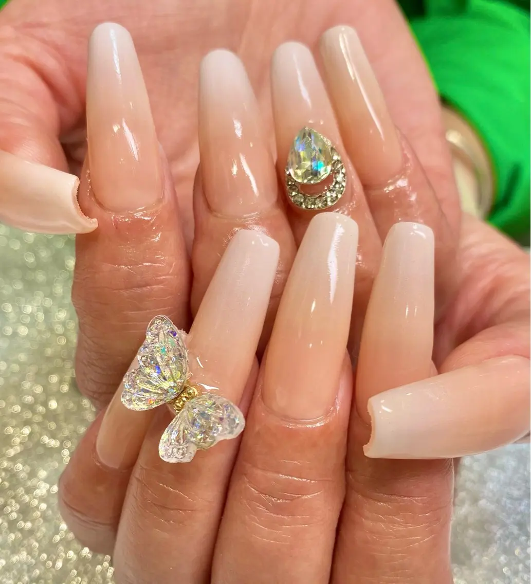 ネイル ジェルネイル ロングネイル ソフトジェル ネイルチップ ハンドネイル ジェルチップ長さだし 専門ネイルサロンのネイルデザイン
