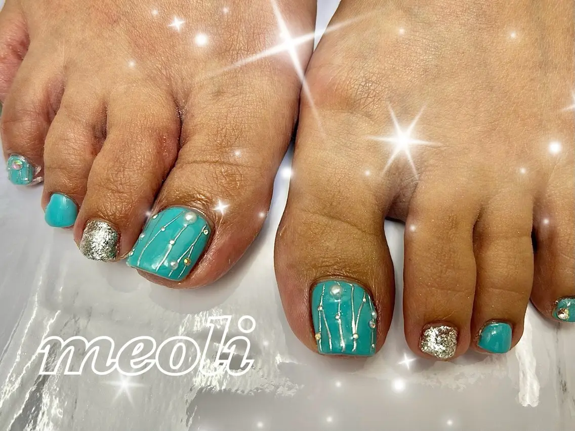 ネイル アートネイル ラメ(グリッター) ミラーネイル ワンカラーネイル シルバー フットネイル nail salon meoli　アヤのネイルデザイン