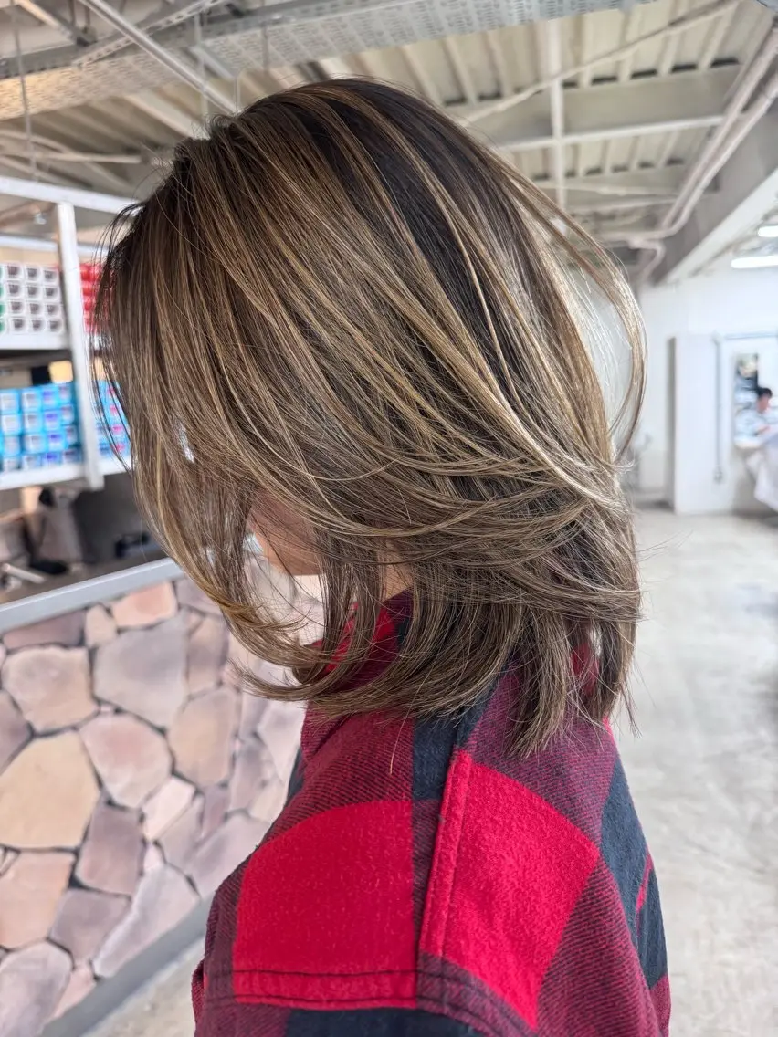 ミディアム ミディアムレイヤー レイヤーカット Tsuyoki .のヘアスタイル