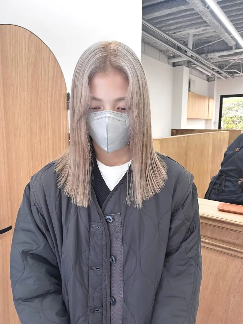 ミディアム カラー ヘアアレンジ ブリーチ ハイトーンカラー ena/ブリーチなし 透明感・レイヤー🎀のヘアスタイル