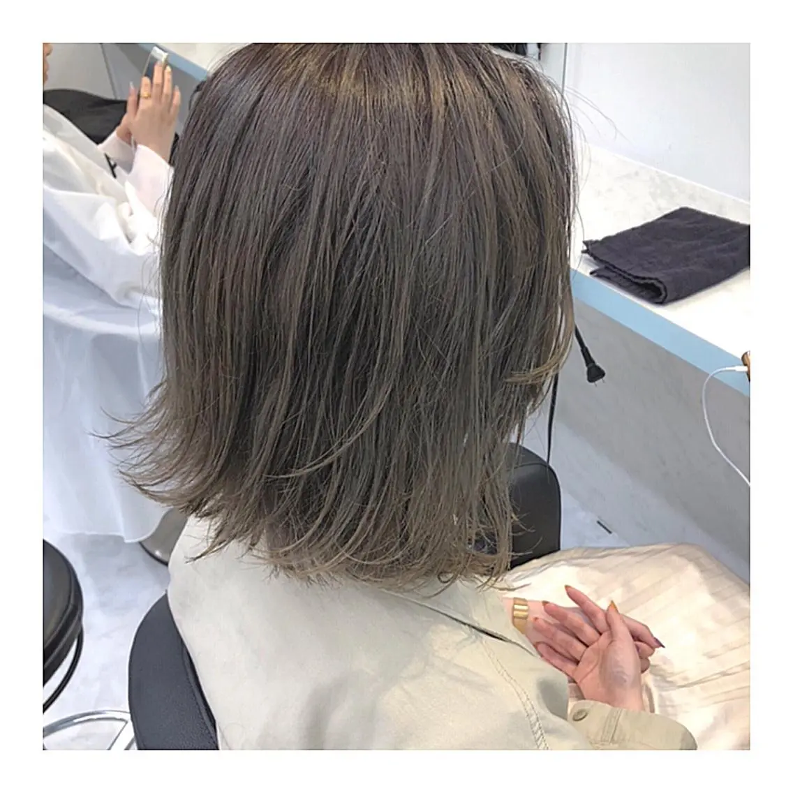 ショート カラー ブリーチ グレージュ ラベンダーカラー ラベンダーグレージュ ラベンダーグレー レイヤーボブ/ボブ 仲川和人のヘアスタイル
