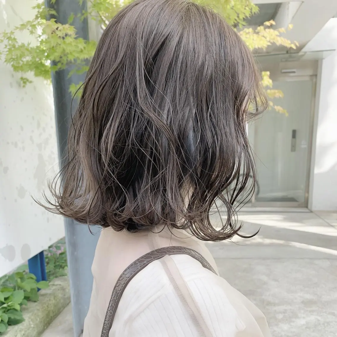 セミロング カラー ネイル ハイトーンボブ 前田 表参道　グレージュのヘアスタイル