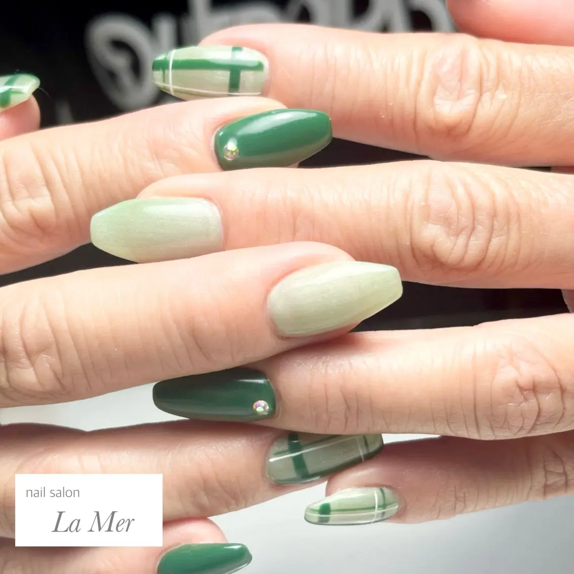 ネイル グリーン マグネットネイル オフィスネイル ハンドネイル nailsalon La Merのネイルデザイン