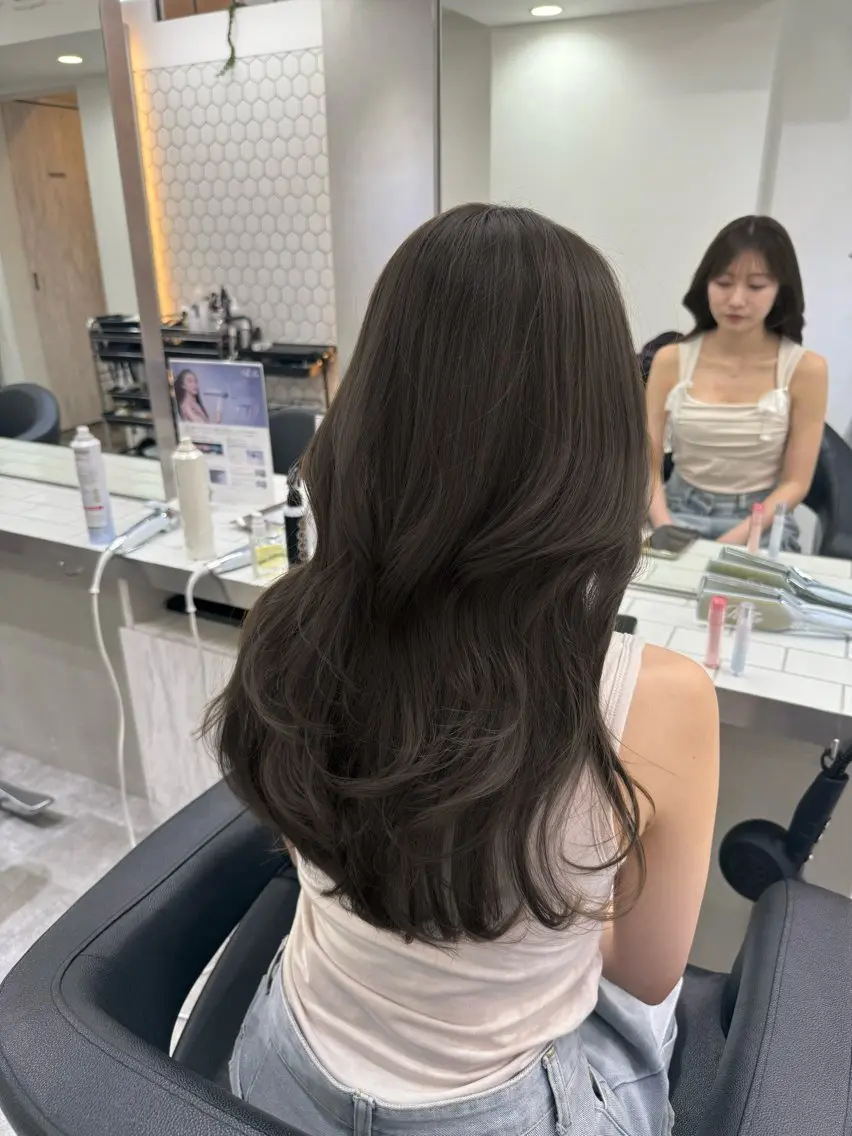 ロング カラー ミディアムレイヤー 添田晃基のヘアスタイル