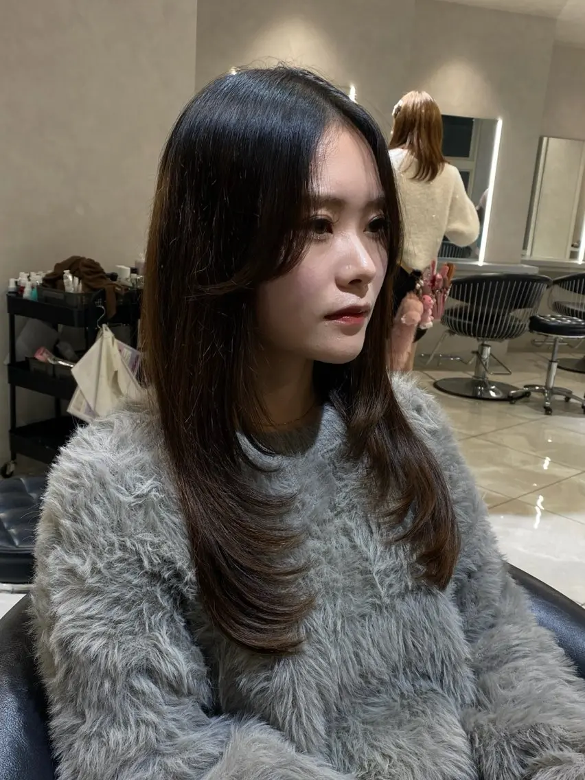 ロング レイヤーカット 上品ハイトーン×艶 カラー🤍／ふうかのヘアスタイル