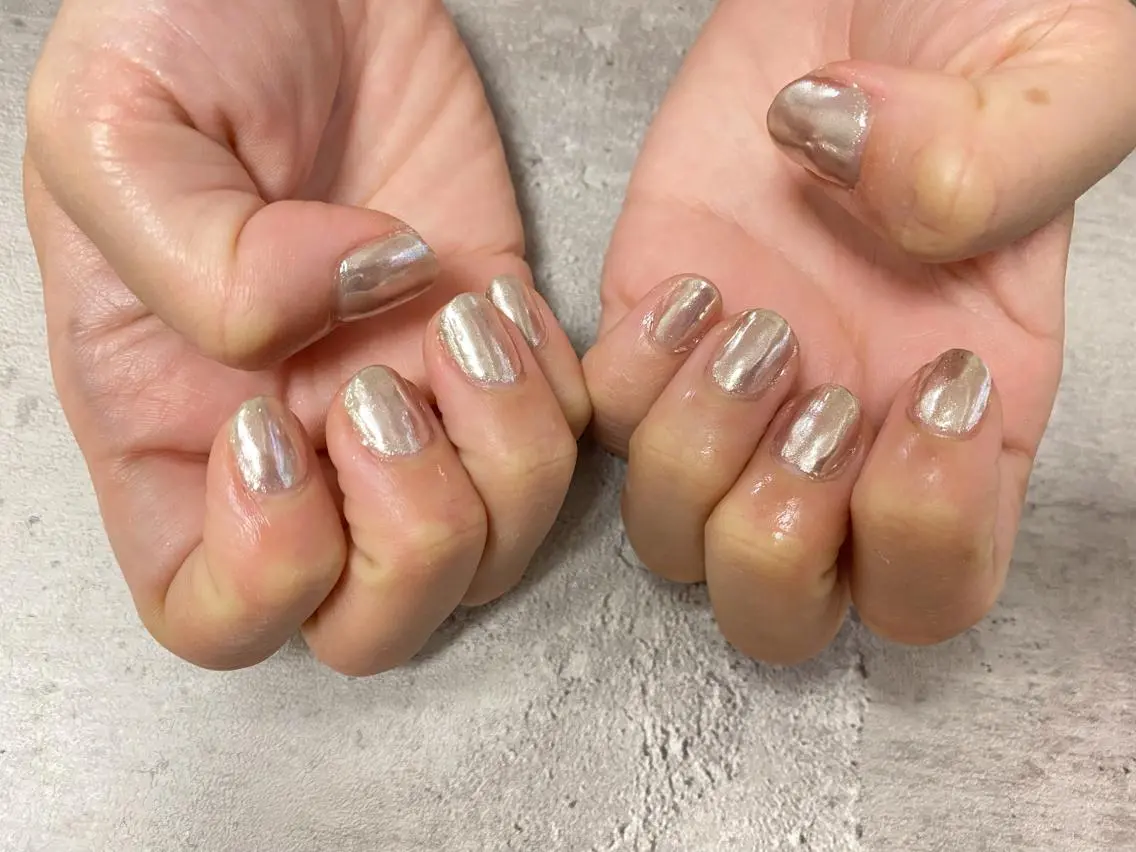 ネイル ミラーネイル シルバー シンプルネイル ハンドネイル mogunail &blowのネイルデザイン