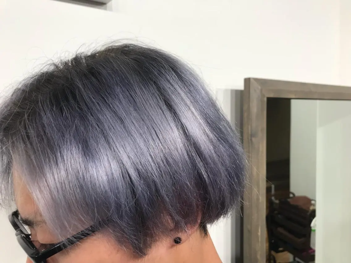 メンズ ヘアカラー トリートメント ハイトーン髪質改善 家中貴典のヘアスタイル