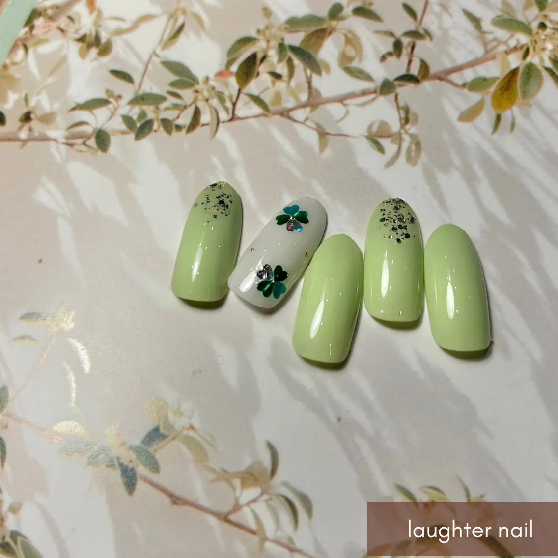 ネイル アートネイル ジェルネイル グリーン キラキラネイル ラメ(グリッター) ハンドネイル laughter nailのネイルデザイン