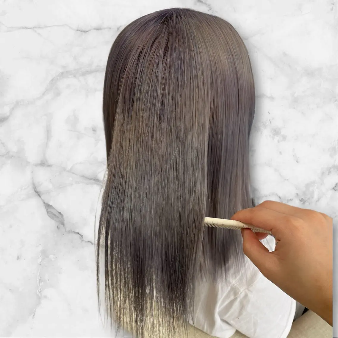 ミディアム カラー ブリーチ シルバー ヘアカラー プルシールエクステ/ ハイトーン/ブリーチのヘアスタイル