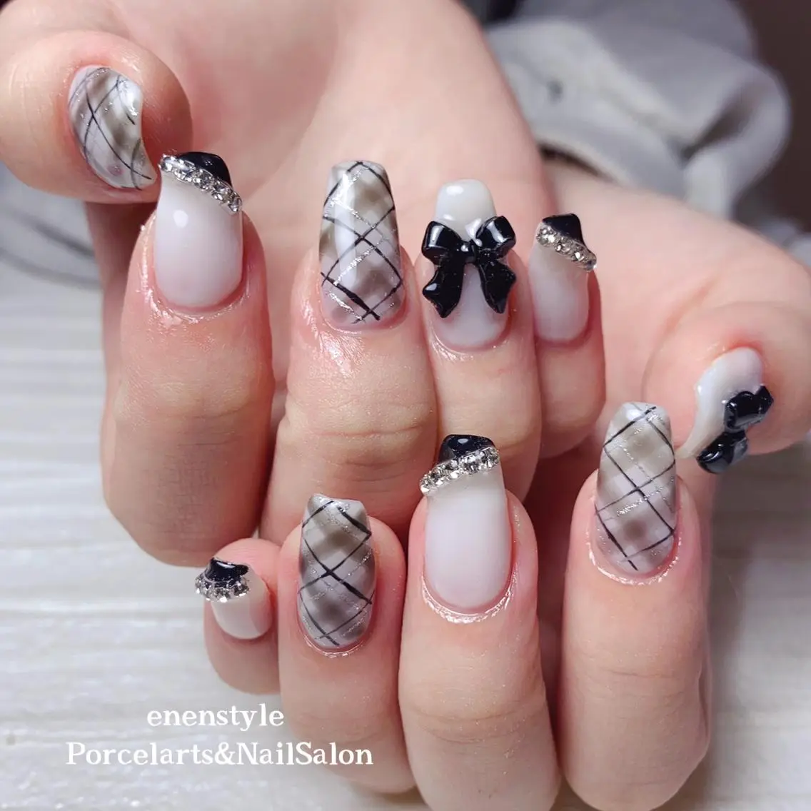 ミディアム ネイル 🐾enen style 🐾のネイルデザイン