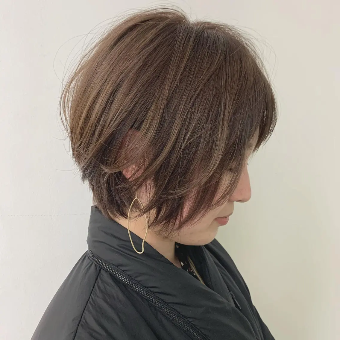 ショート カラー ベージュカラー ブリーチ ミルクティーベージュ ブリーチなしカラー ひらやま りょういちのヘアスタイル