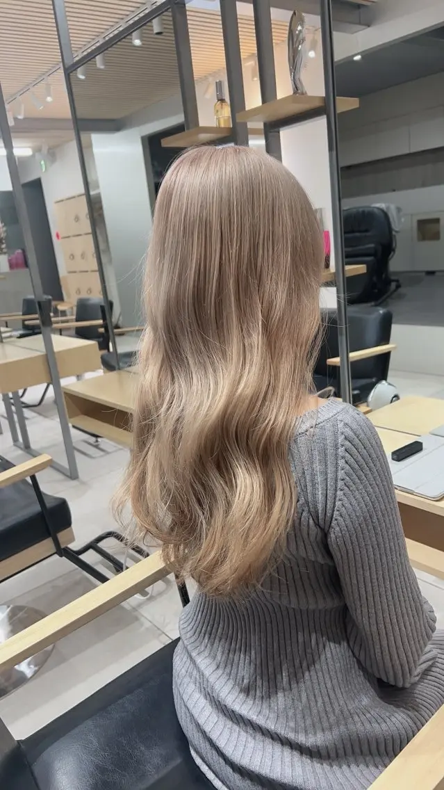 ロング カラー ヘアカラー グレージュ♡ベージュ ♡MA/表参道のヘアスタイル