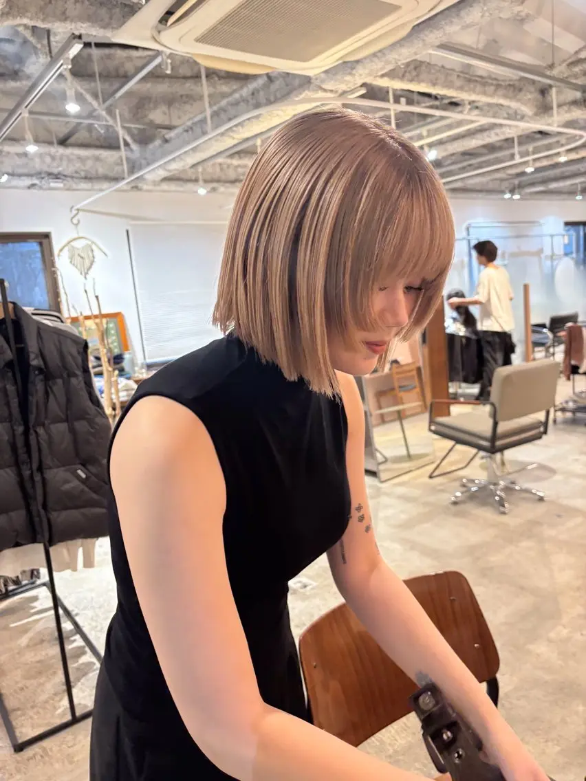 ショート カラー ベージュカラー ブリーチ ボブ カット ヘアカラー Takuma Suzuki中目黒のヘアスタイル
