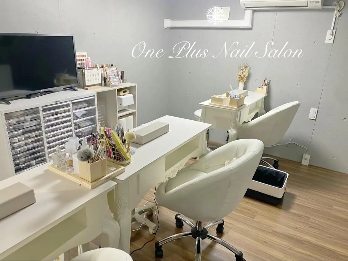 ショート カラー ネイル One Plus Nail Salonのネイルデザイン