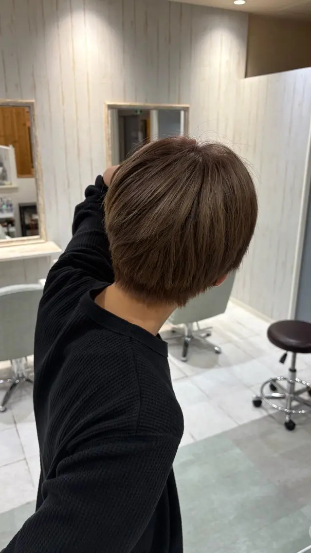 カラー ヘアカラー 岡田 真鈴のヘアスタイル