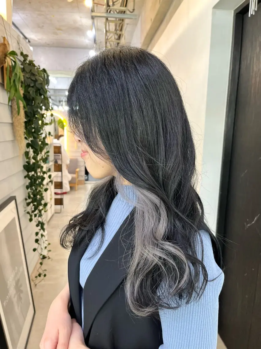 ミディアム カラー シルバー ブリーチ有無Wカラー メンズパーマ大成のヘアスタイル