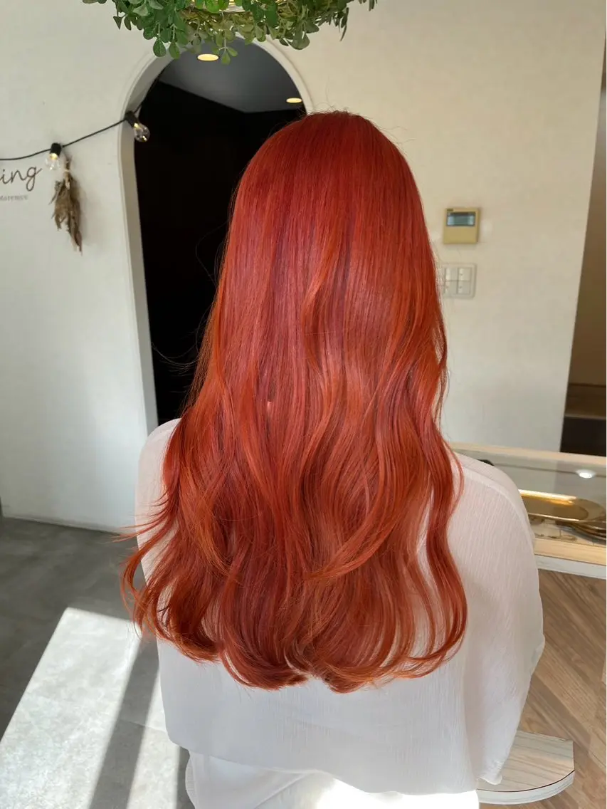 カラー ブリーチ オレンジ オレンジレッド レッドカラー ブリーチカラー HAZUKI🦖のヘアスタイル