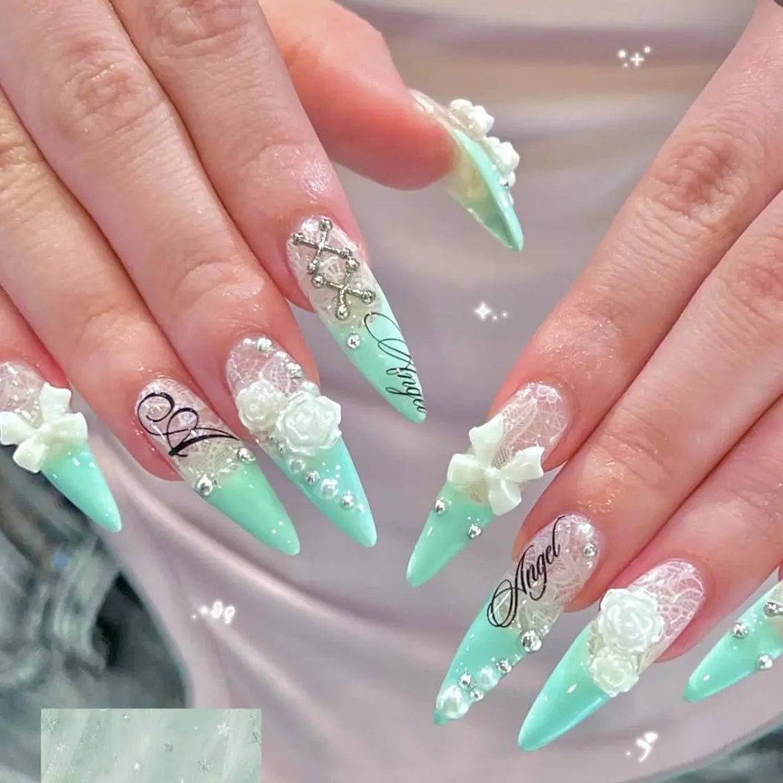 ネイル チークネイル ドット フットネイル フレンチネイル グラデーション ハンドネイル ハンドケア Nihonthy Nail 新宿のネイルデザイン