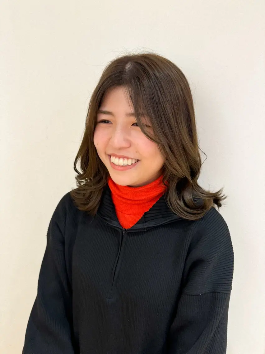 ミディアム カラー ベージュカラー オリーブベージュ 顔まわりレイヤー 顔周りカット レイヤーカット カット ヘアカラー トリートメント えんどう みほのヘアスタイル