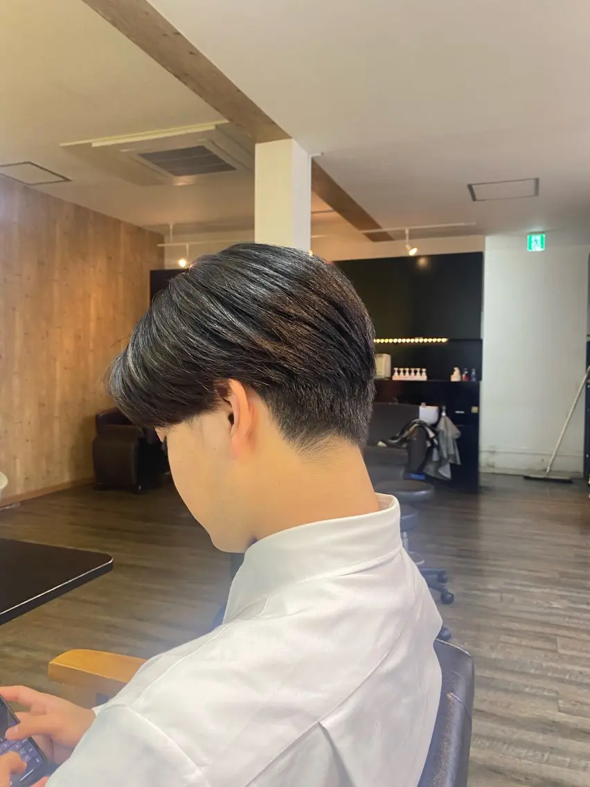 メンズ センターパート メンズパーマ 栢木 海央のヘアスタイル
