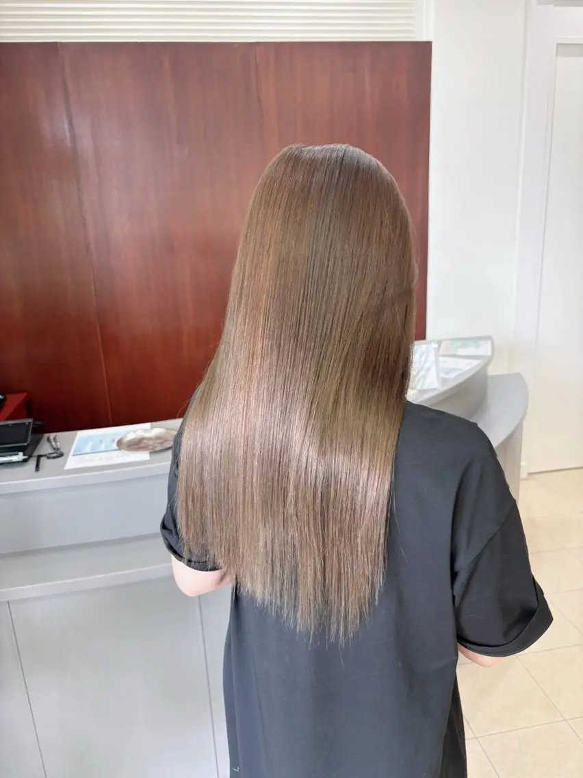ロング カラー グレージュ ミルクティーグレージュ ヘアカラー arika さやのマツエク・マツパデザイン
