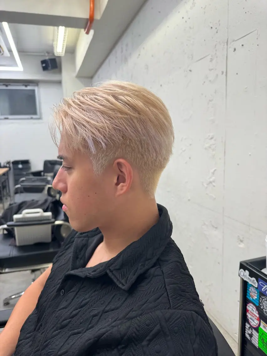 ショート カラー メンズ メンズブリーチ センターパート メンズショート ブリーチ 抜きっぱなしブロンド カット ヘアカラー トリートメント 💈メンズ特化💈 TASUKUのヘアスタイル